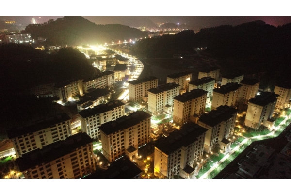 月之泉夜景航拍（實(shí)景）